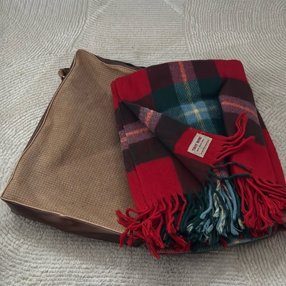 Troy Robe -‎ zip a robe 100% Wool plaid fringe throw with bag 52” X 68”vintage